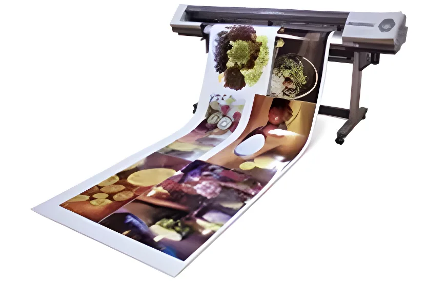 Suureformaadiline printer trükkimas värvilist lehte